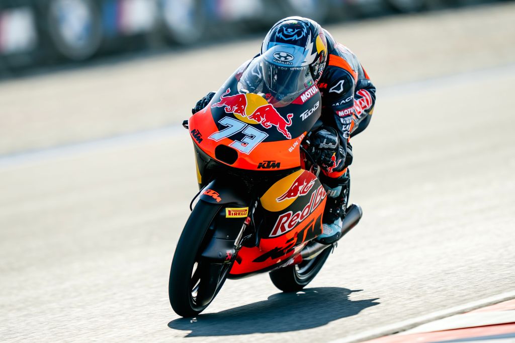 Quiles vence en un tenso GP de Hungría de Moto3 por solo 0.018s sobre Perrone