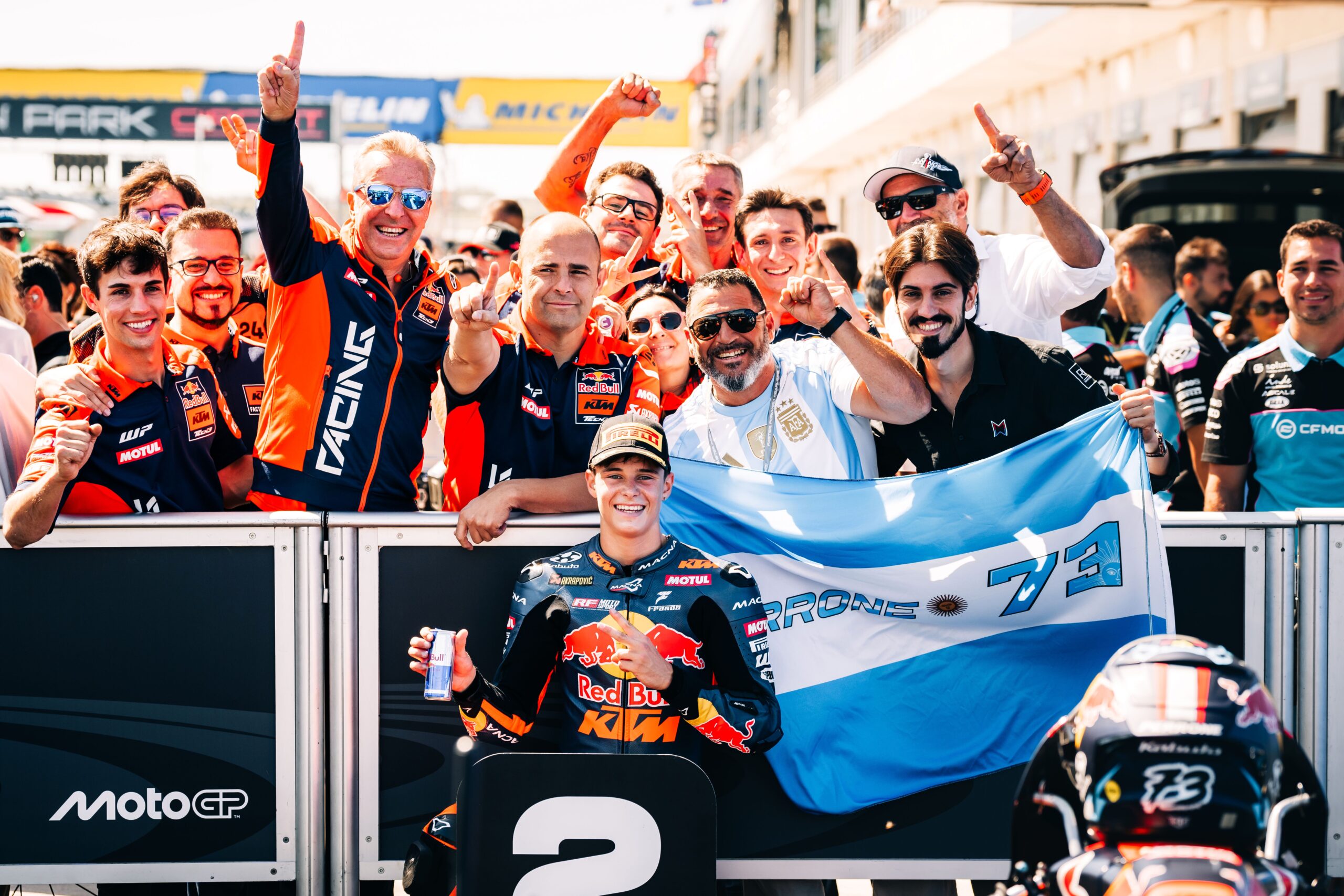 Perrone celebra el podio en Hungría y admite mejoras en Moto3: “Soy un piloto diferente”