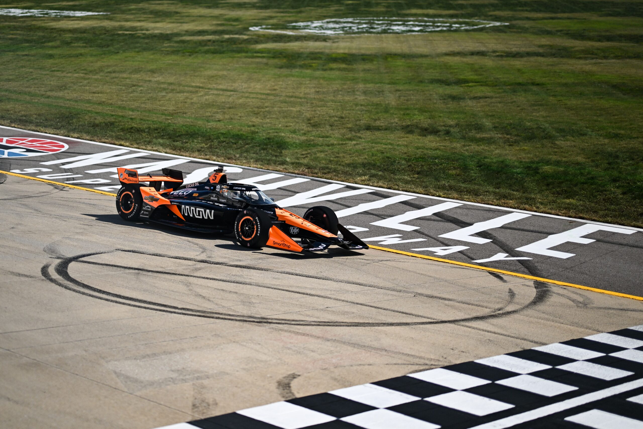O’Ward confirma favoritismo y logra la pole position del GP de Nashville de la Indy