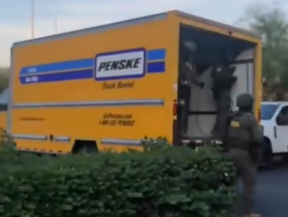 Penske contesta “uso inadequado” de caminhões em ação dos EUA contra imigrantes