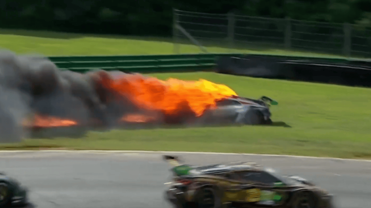 Lamborghini #45 vira bola de fogo em incêndio impressionante na etapa de Virgínia do IMSA SportsCar