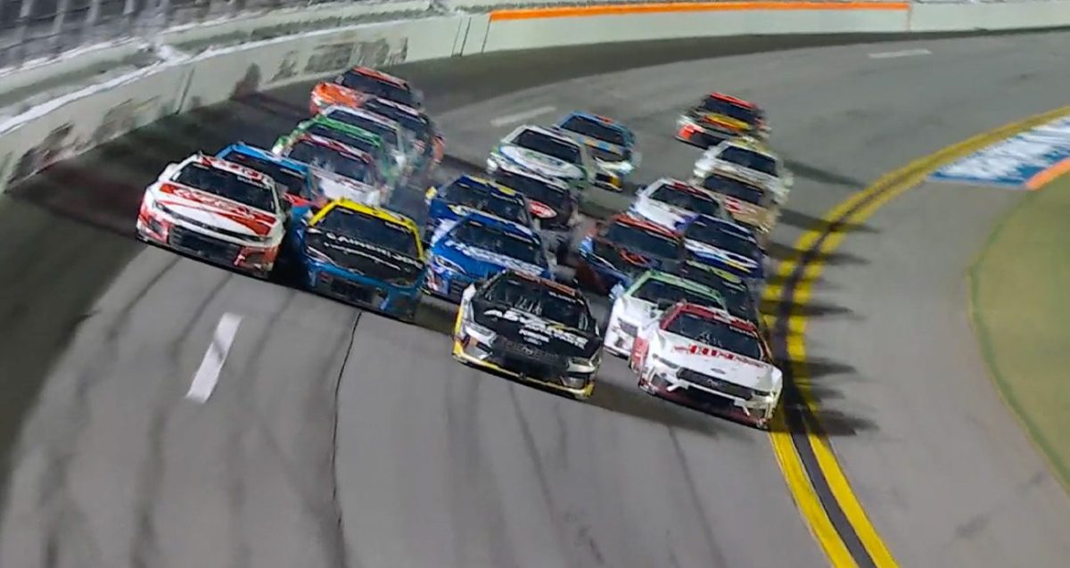 Blaney arranca na volta final, segura Suárez e vence etapa da Nascar em Daytona