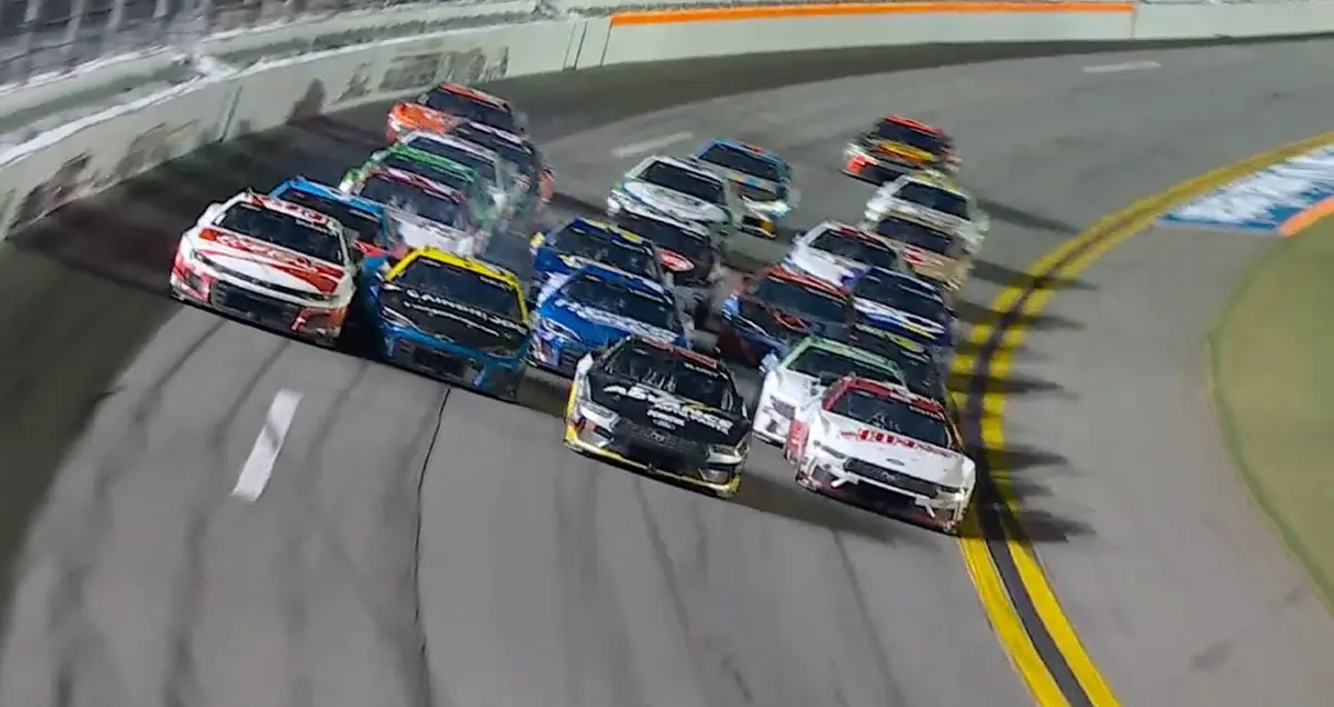 Blaney contiene a Suárez en la última vuelta y gana la carrera de NASCAR en Daytona