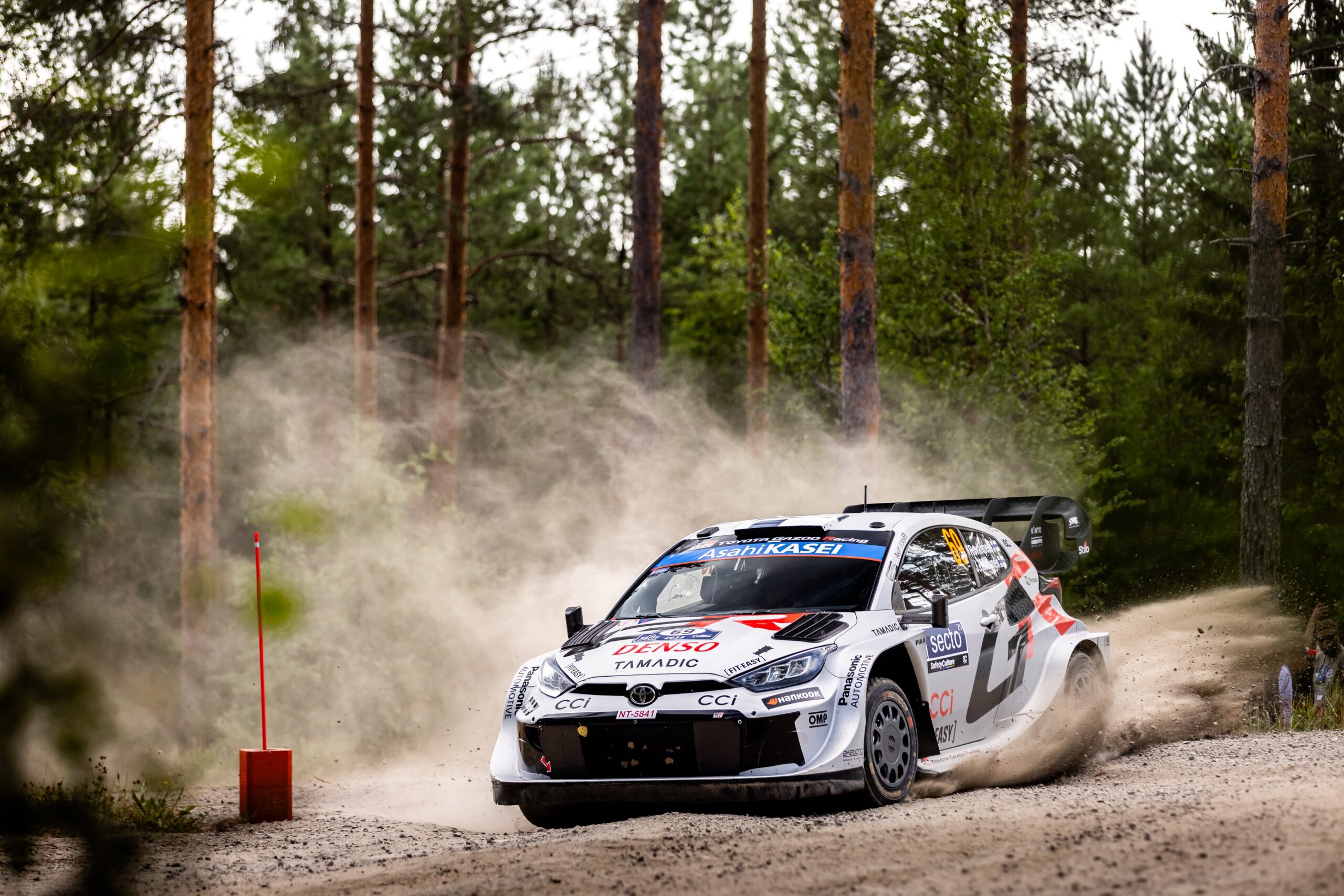 Rovanperä domina en el Rally de Finlandia del WRC y lidera top 5 de Toyota