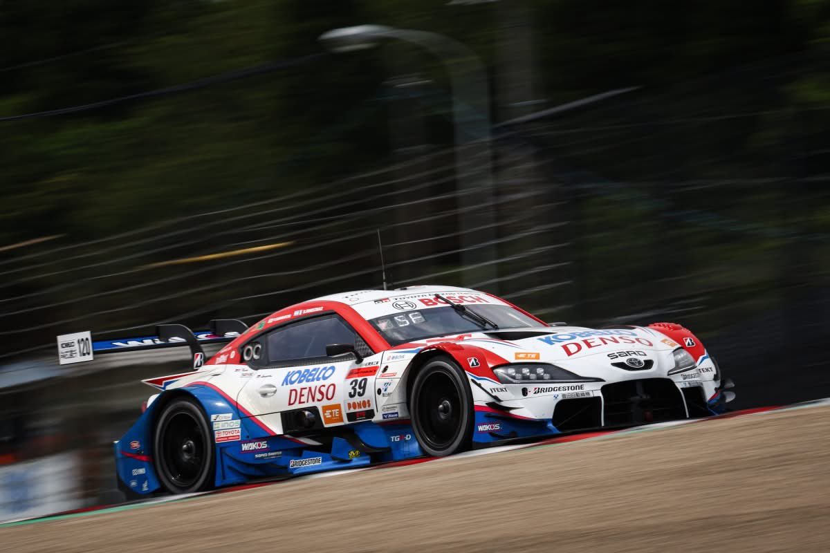 Fenestraz remonta y es 6° en Suzuka, Nissan vence en GT500 y O’Sullivan triunfa en GT300
