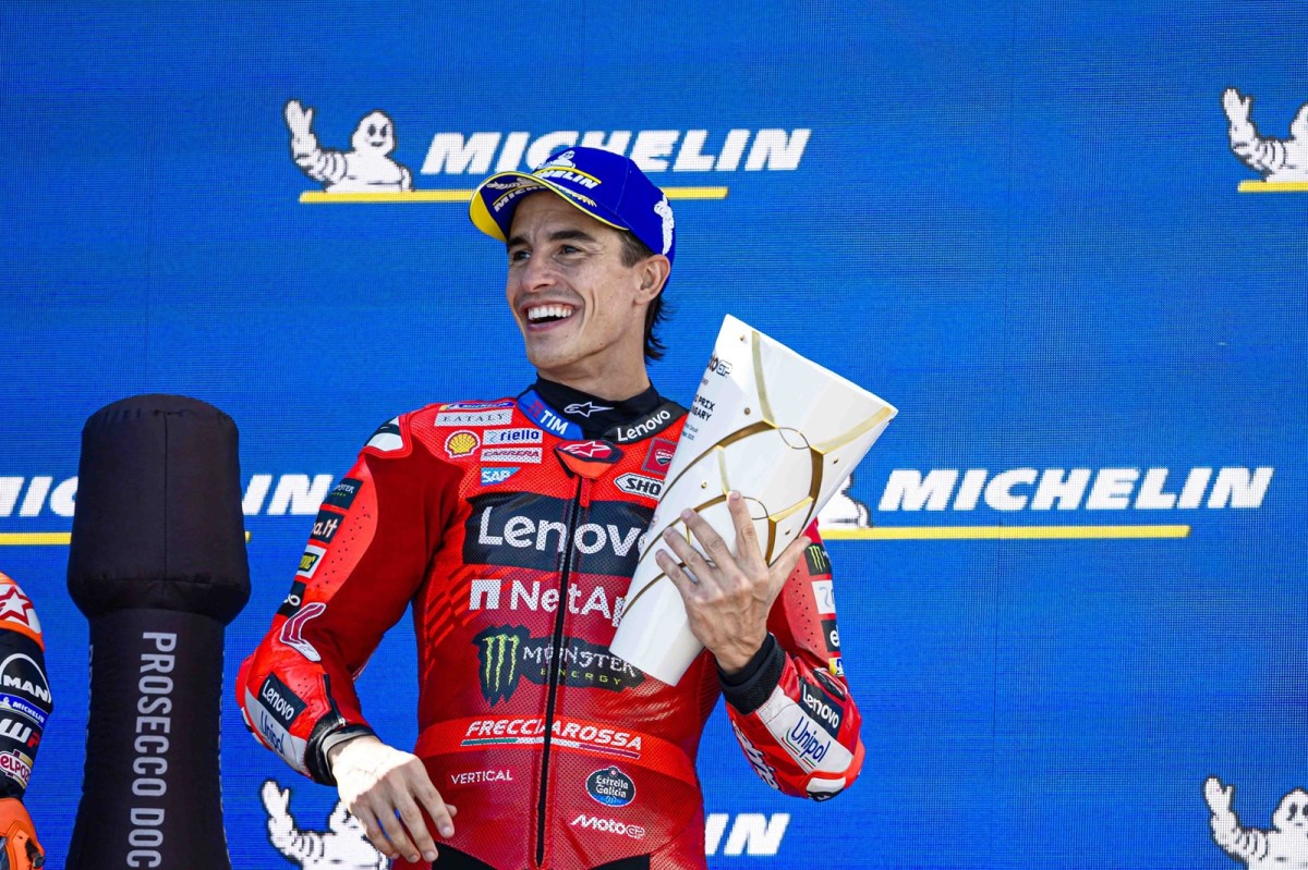 Marc Márquez assume cautela com troféu feito à mão da Hungria: “Queria mantê-lo seguro”