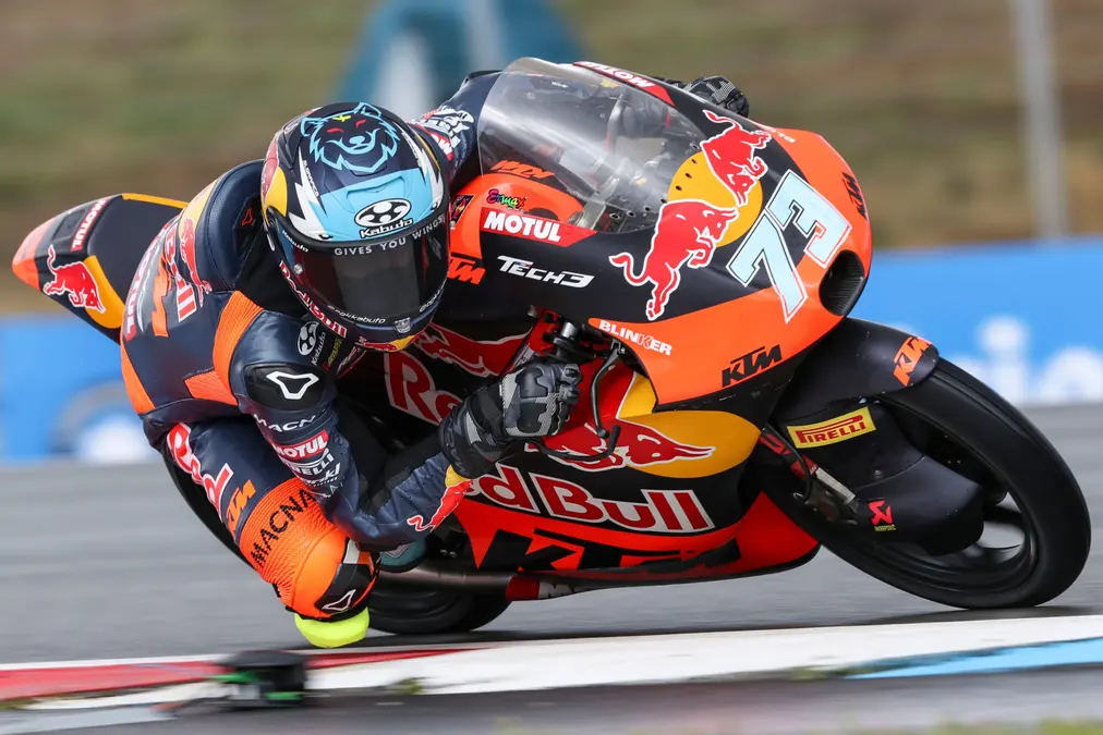 Perrone bate a Piqueras y logra su primera pole en Moto3 para el GP de Austria; Rueda es 8°