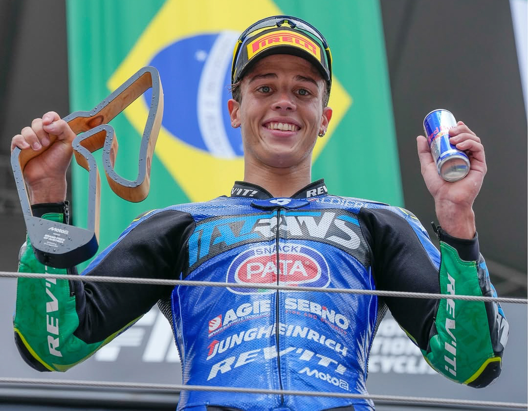 Do choro no aeroporto ao orgulho desmedido: família celebra salto de Moreira para MotoGP