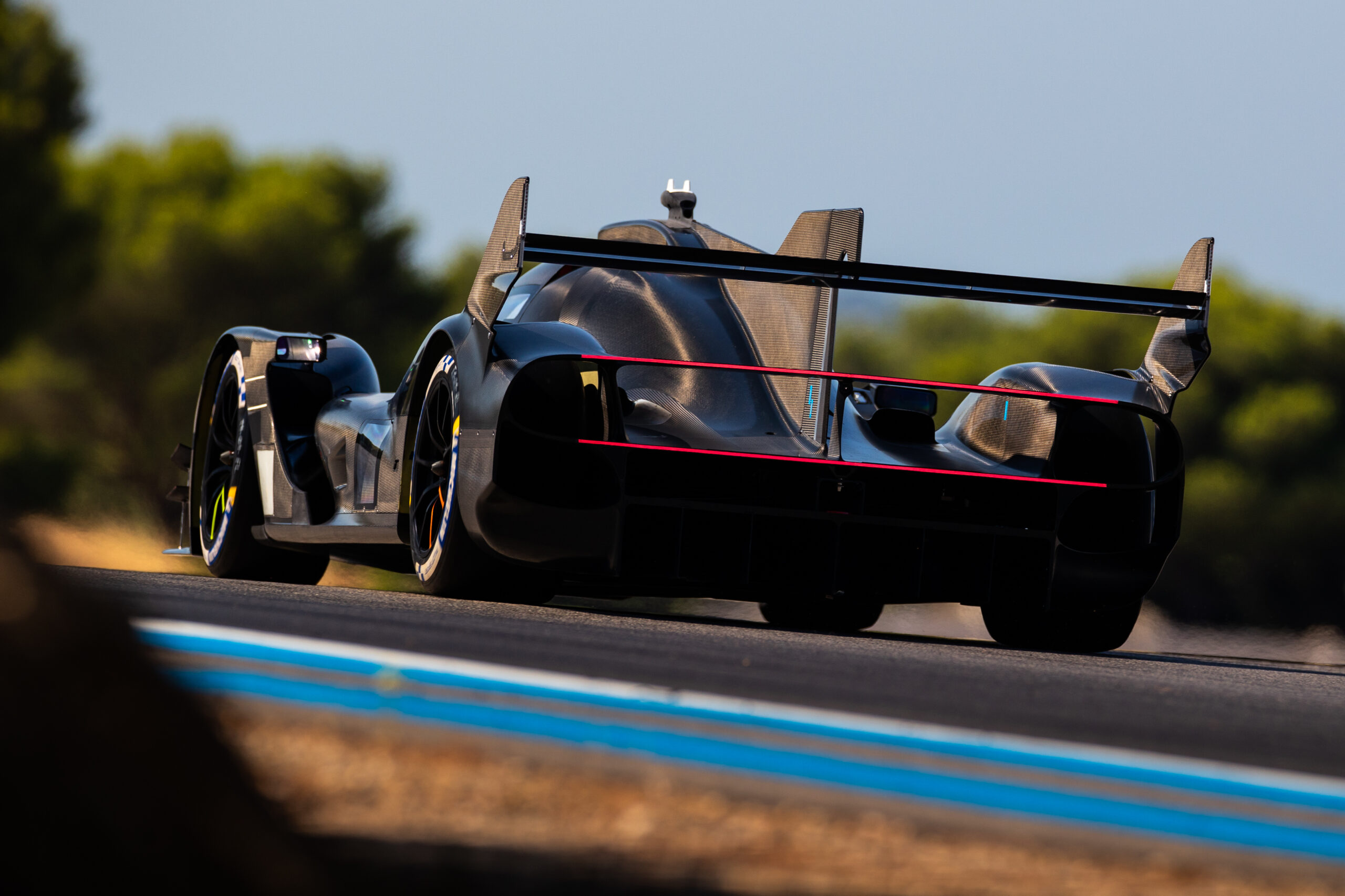 Genesis realiza 1º shakedown de hipercarro do WEC 2026 com Lotterer e Derani