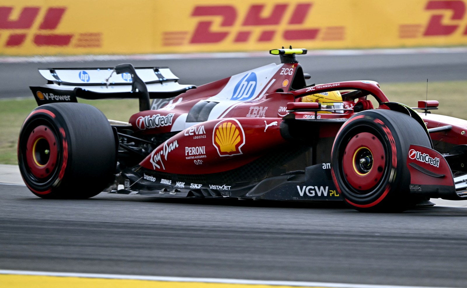 Hamilton fala em “coisas acontecendo em segundo plano” na Ferrari: “Sentimento ruim”