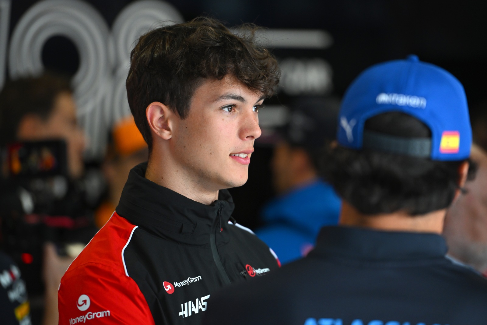 Bearman lamenta abandono com Haas na Hungria: “Apenas sobrevivia na pista”