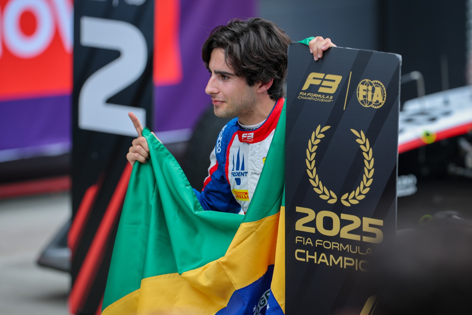 Câmara cumpre missão na Hungria e faz Brasil ter 4º título em 4 anos de F2 ou F3