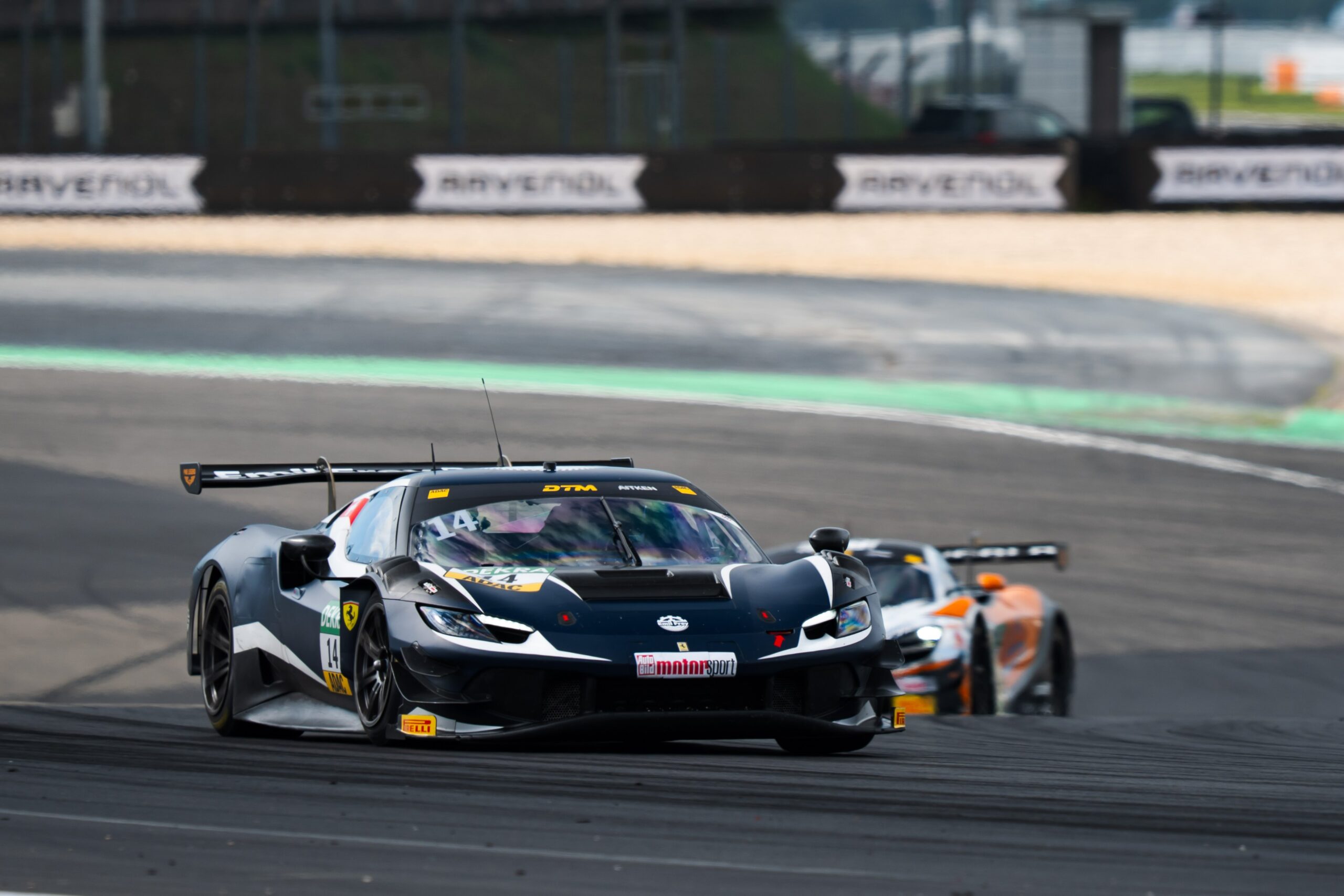 Aitken domina e puxa 1-2 da Ferrari na corrida 1 do DTM em Nürburgring