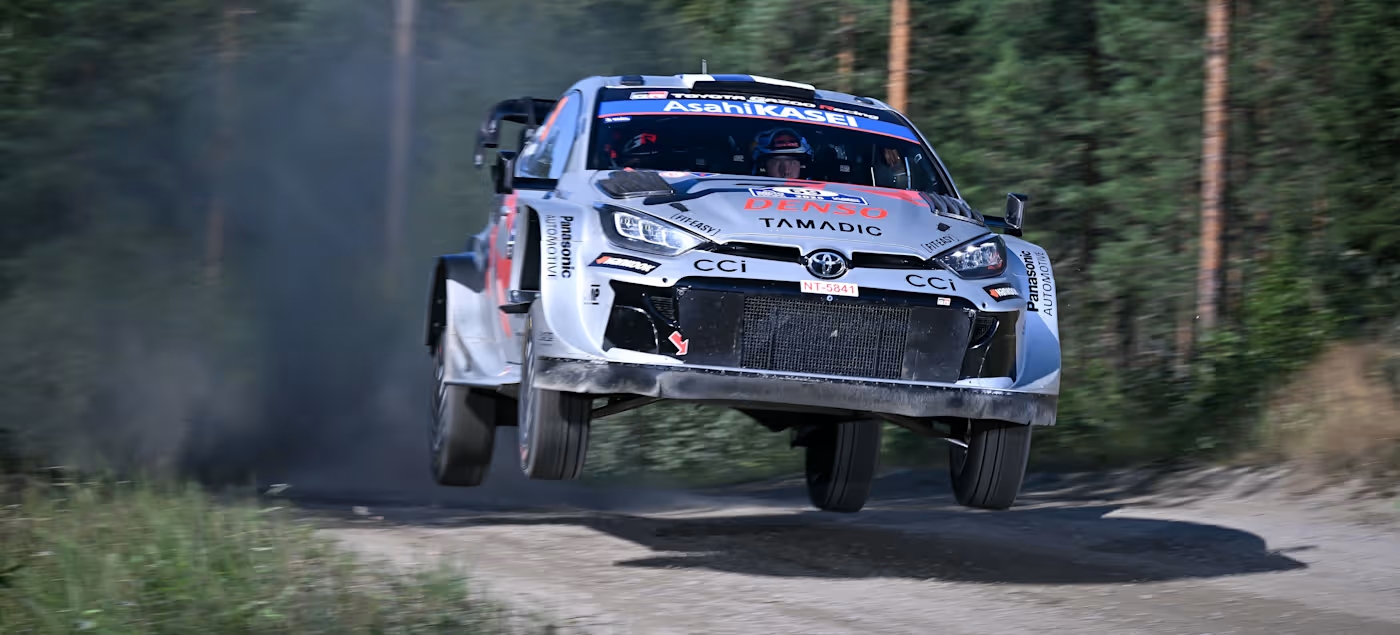 Rovanperä sobresale en condiciones mixtas y lidera viernes del Rally de Finlandia del WRC