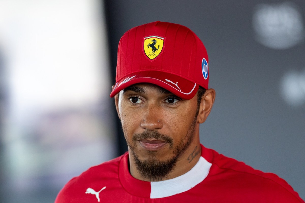 Ex-chefe na F1 cita “perturbações externas” e vê Ferrari arrependida de trazer Hamilton