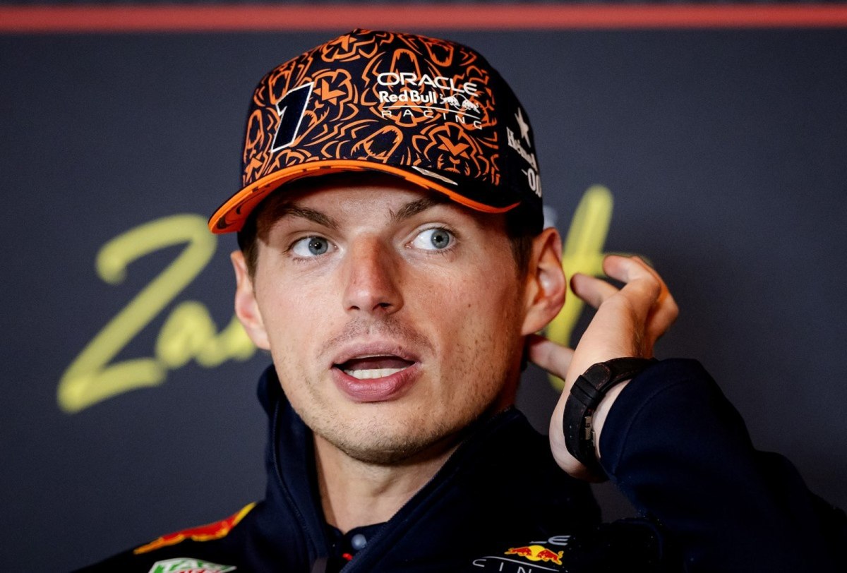 Verstappen ironiza Mercedes sobre F1 2026 bater 400 km/h: “Talvez motor deles consiga”