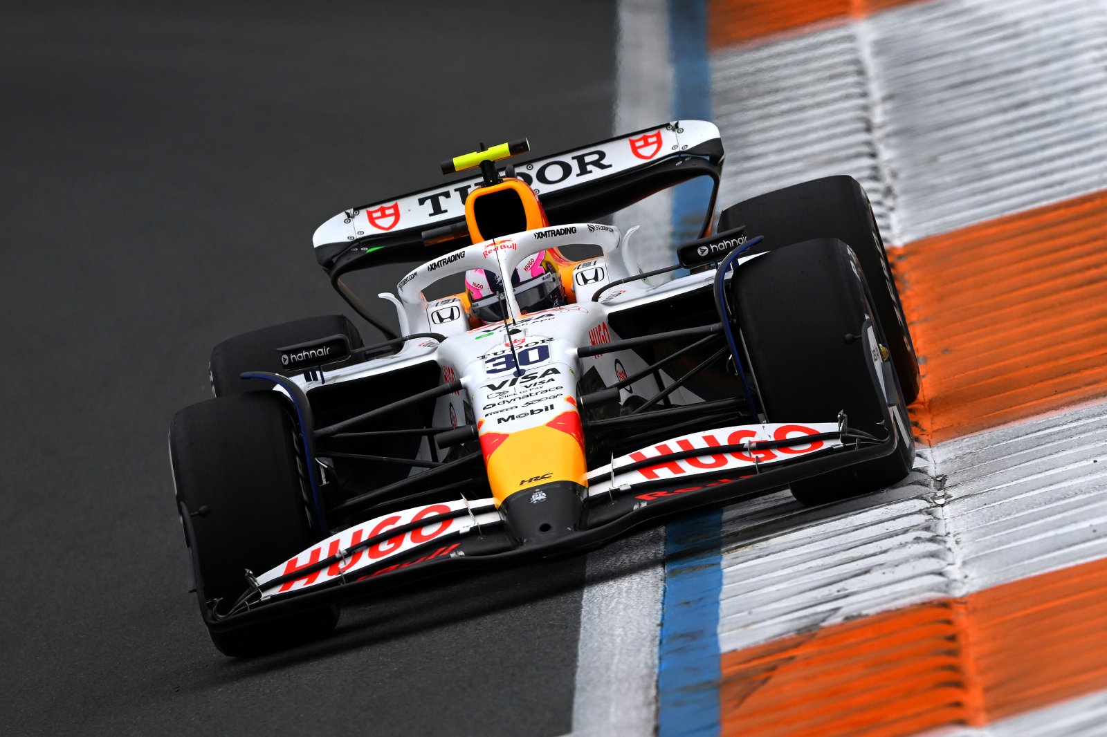Lawson elogia Racing Bulls e vê ritmo “melhor do que esperado” no GP dos Países Baixos