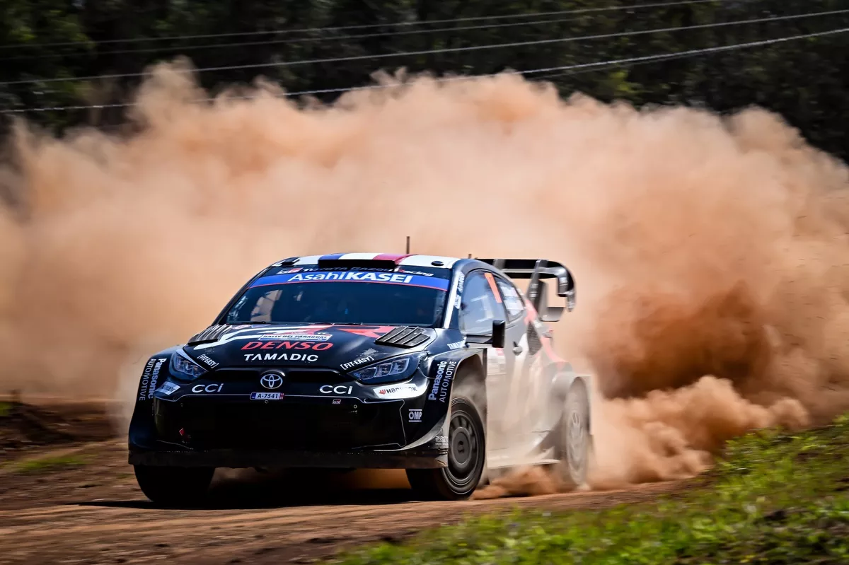 Ogier dá show e assume liderança do Rali do Paraguai após furo de Rovanperä