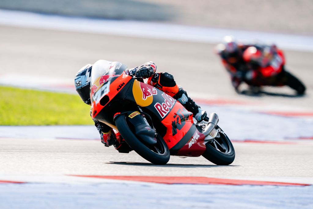 Perrone bate a Kelso y consigue su segunda pole en Moto3 en Misano; Rueda, 4°