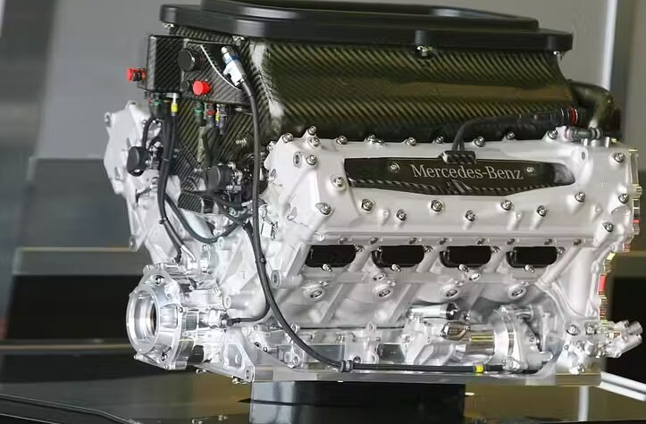 FIA insiste con el cambio de motores y propone el regreso de los V8 a la F1 en 2030