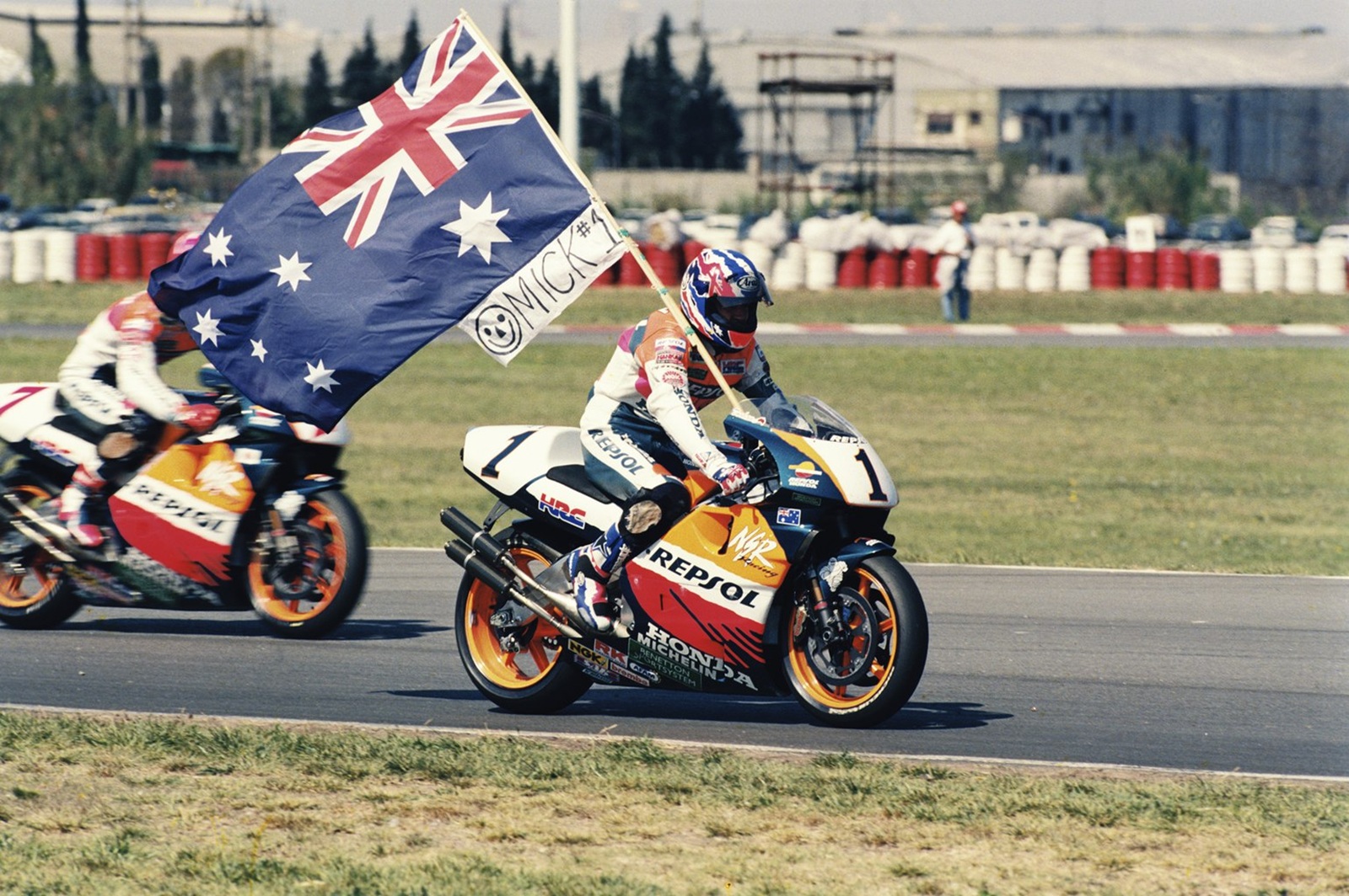 Na Garagem: Doohan supera má largada, bate Beattie na Argentina e fatura bi das 500cc