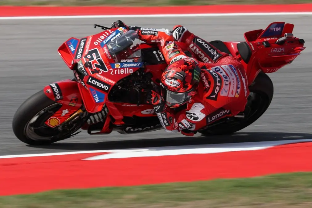 Bagnaia evita rendirse en MotoGP 2025, pero admite: “Tiré la temporada a la basura”