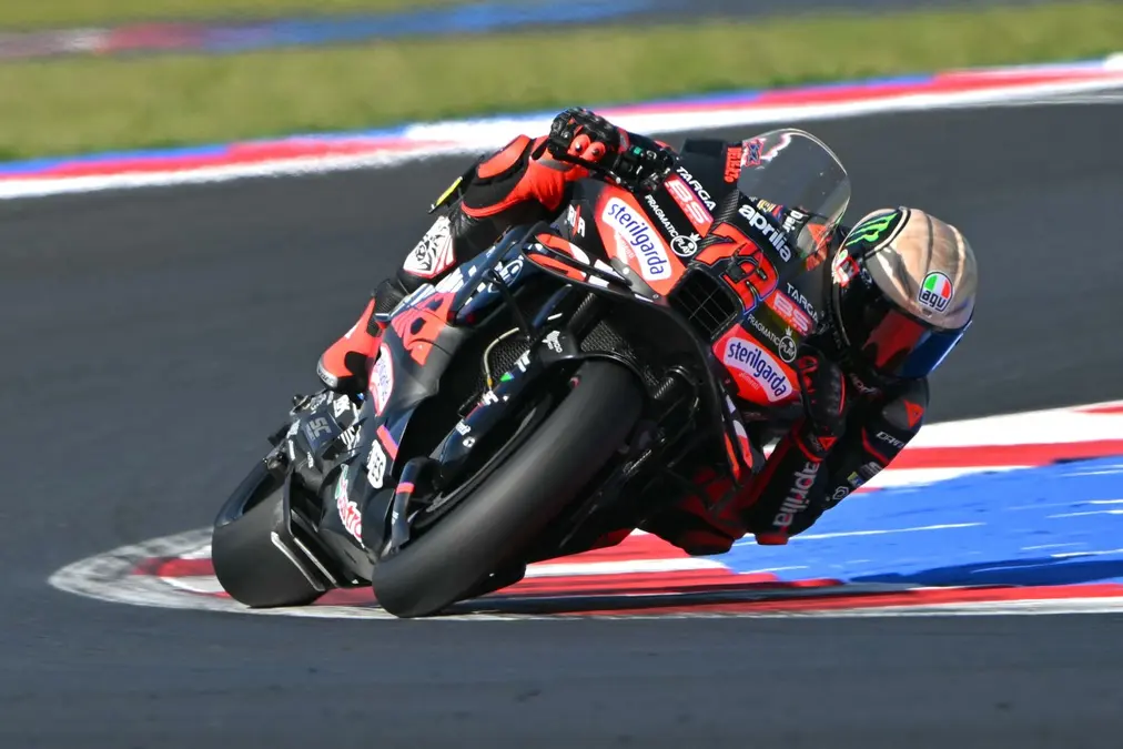 Bezzecchi sorprende y logra la pole de MotoGP en Misano; Marc Márquez finaliza 4°