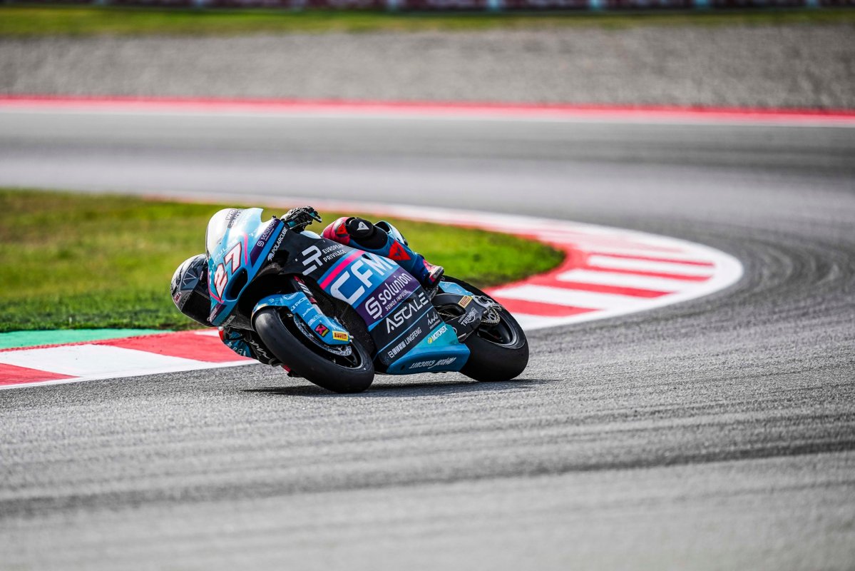Holgado surpreende na Catalunha e crava 1ª pole na Moto2 em 2025. Moreira larga em 13º