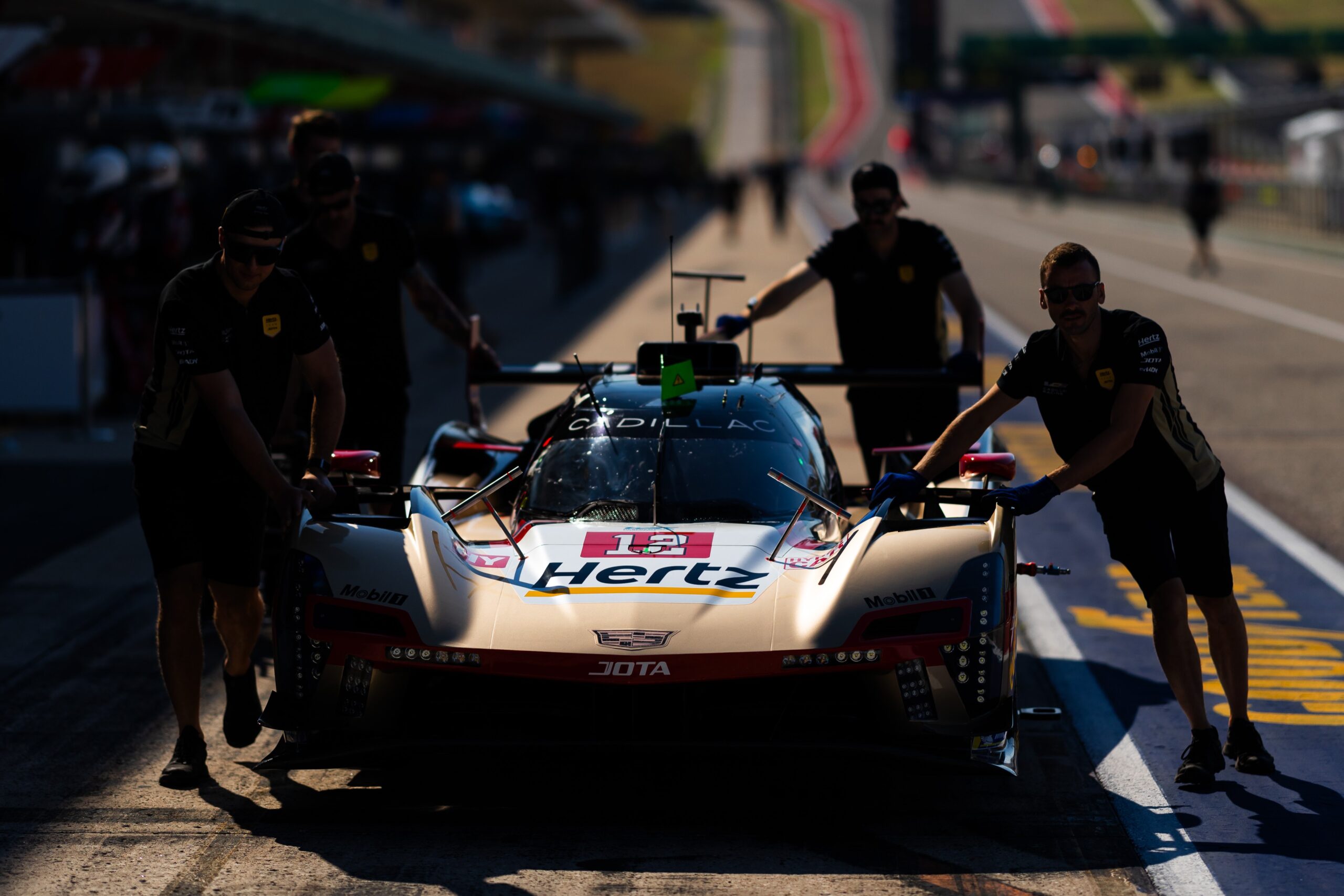 Cadillac #12 lidera TL1 acidentado da Lone Star Le Mans. Barrichello é 7º na LMGT3