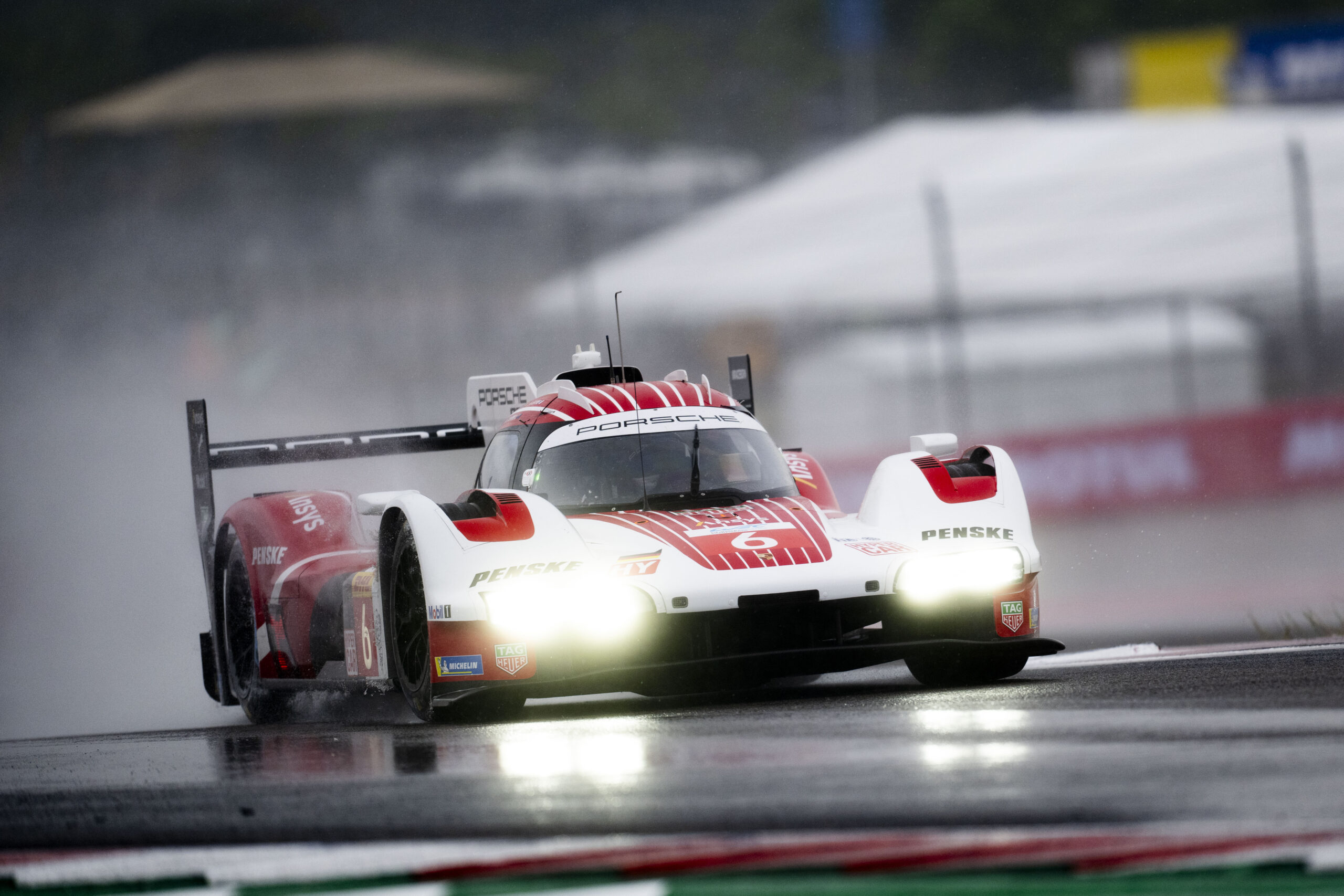 Estre le da la victoria al Porsche #6 en la Lone Star Le Mans; Varrone es 13° y López, 14°