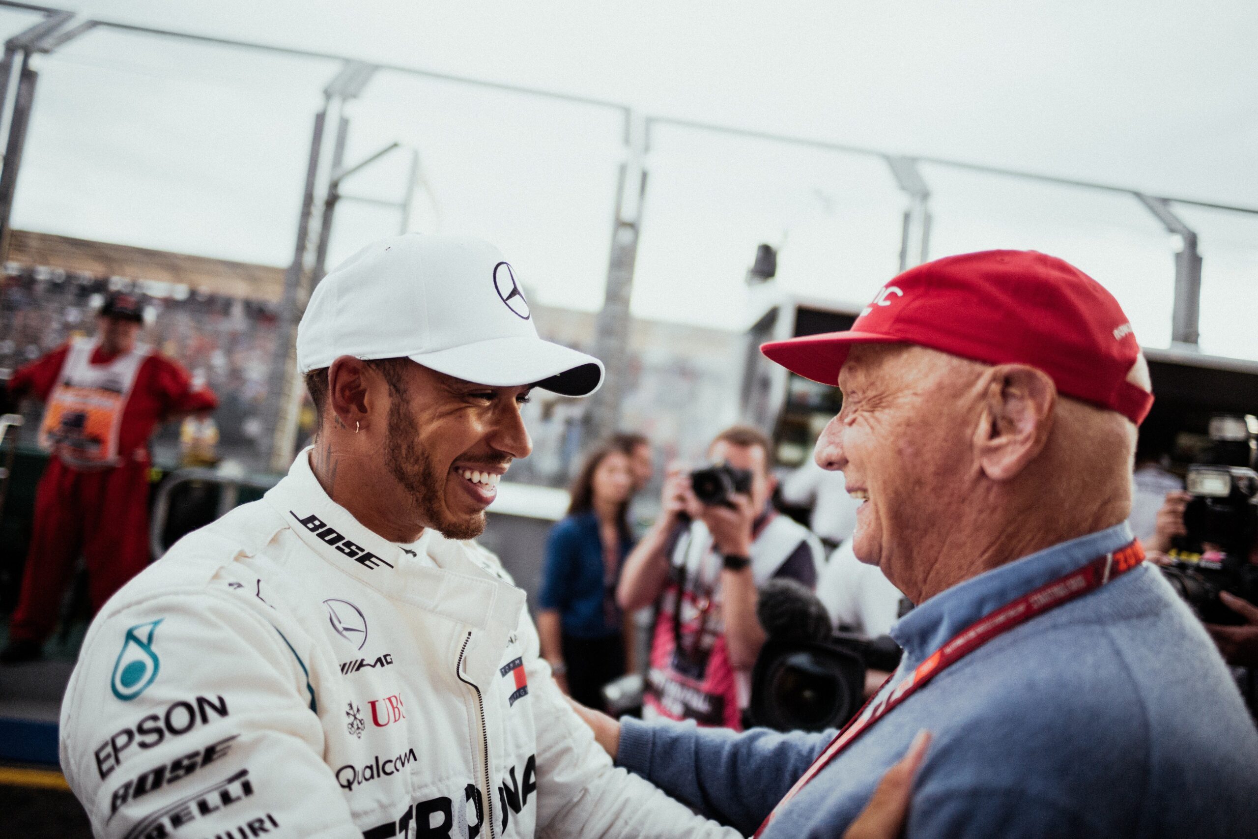 Hamilton recorda início de relação com Lauda: “Não aceitava que eu fosse diferente”