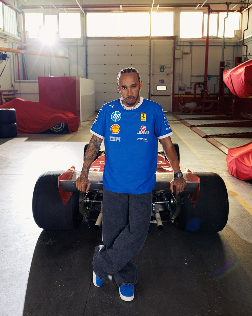 Ferrari homenageia aniversário de 50 anos do título de Lauda e traz camiseta azul para GP da Itália de F1