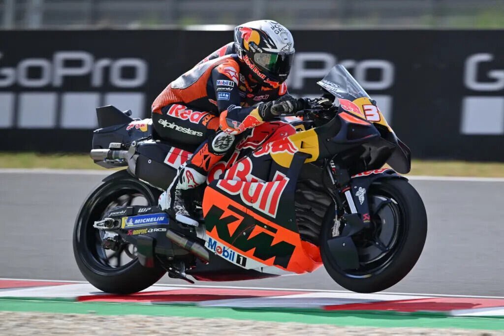 Acosta aparece en el final, vence a Zarco y lidera monótona FP1 de MotoGP en Cataluña