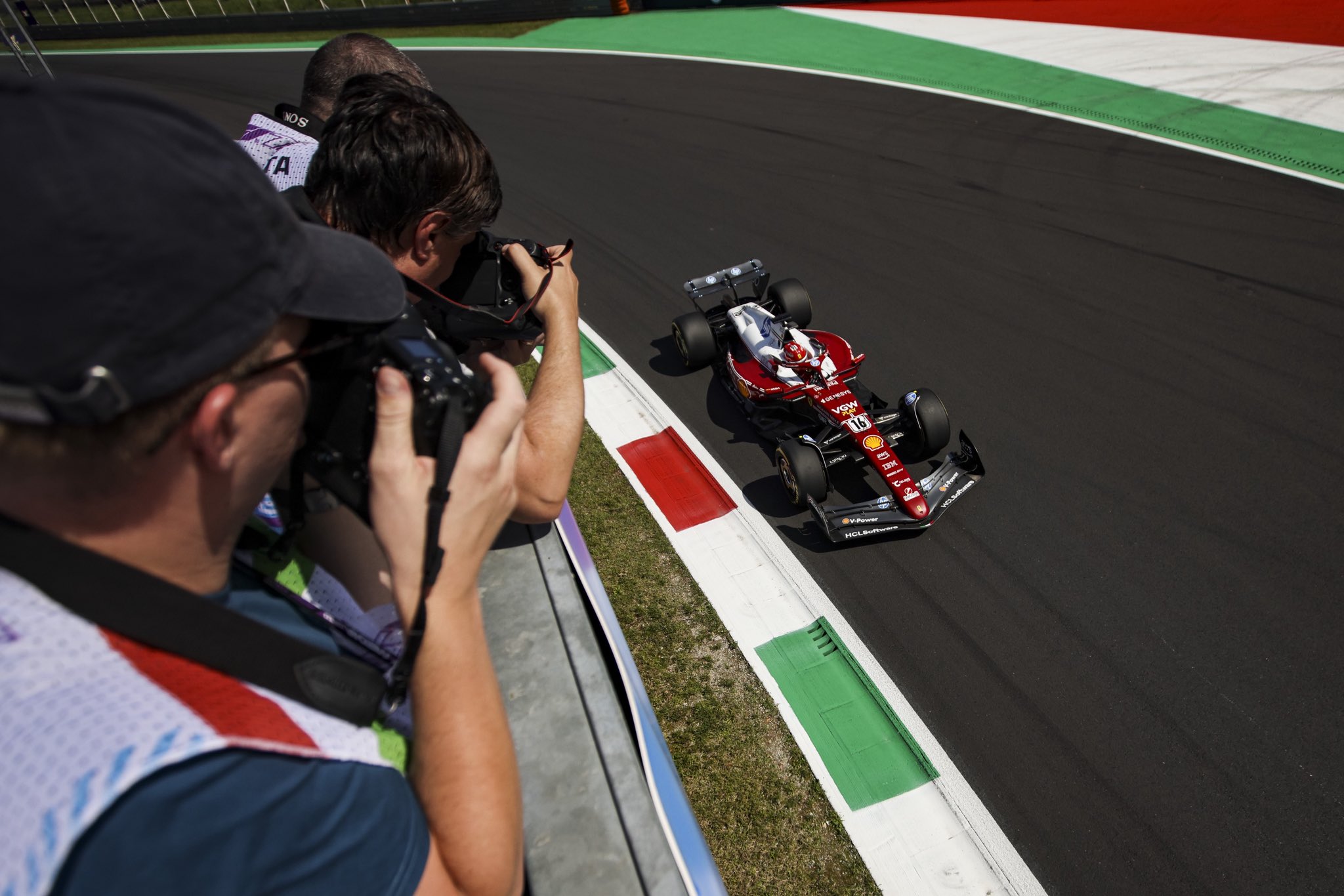 Ferrari dice que consideró rebufo a Leclerc en Italia, pero priorizó «vuelta de calentamiento»