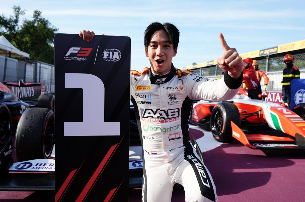 Inthraphuvasak lidera 1-2 de Campos y gana última carrera de F3 2025 en Monza; León, 3°