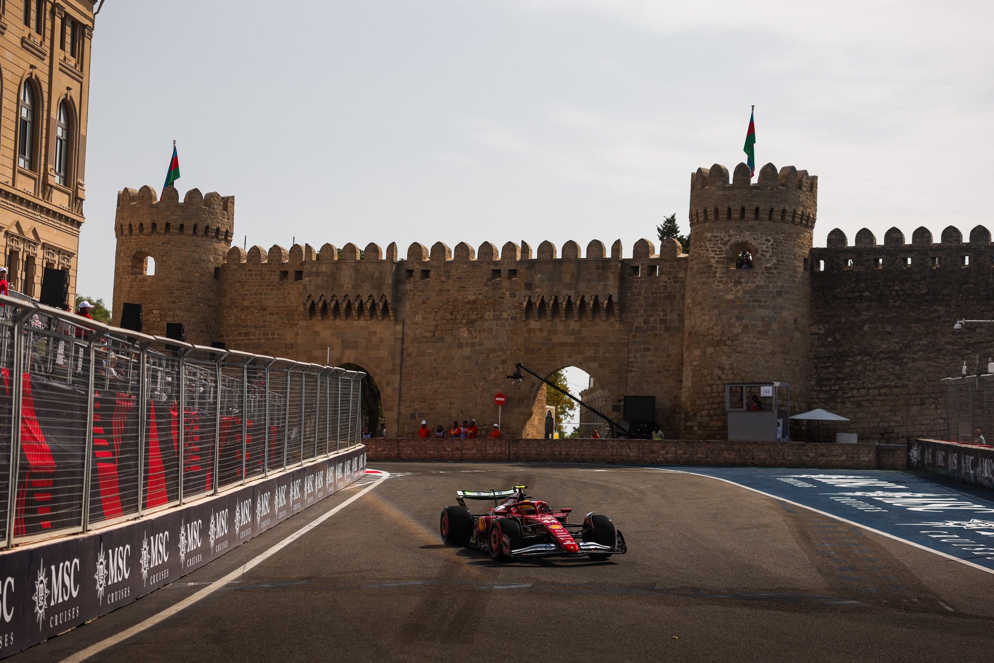 Hamilton adopta cautela ante «progresos» de Ferrari en Azerbaiyán: «No vamos a exagerar»