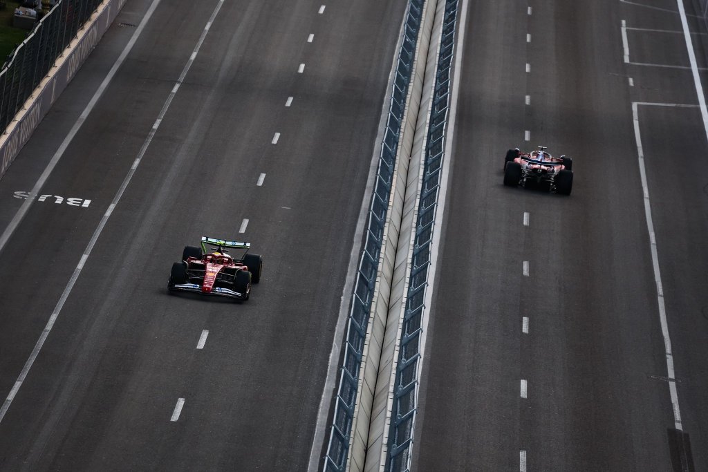 Hamilton lidera 1-2 de Ferrari en la FP2 del GP de Azerbaiyán; Norris choca y Colapinto es 20°