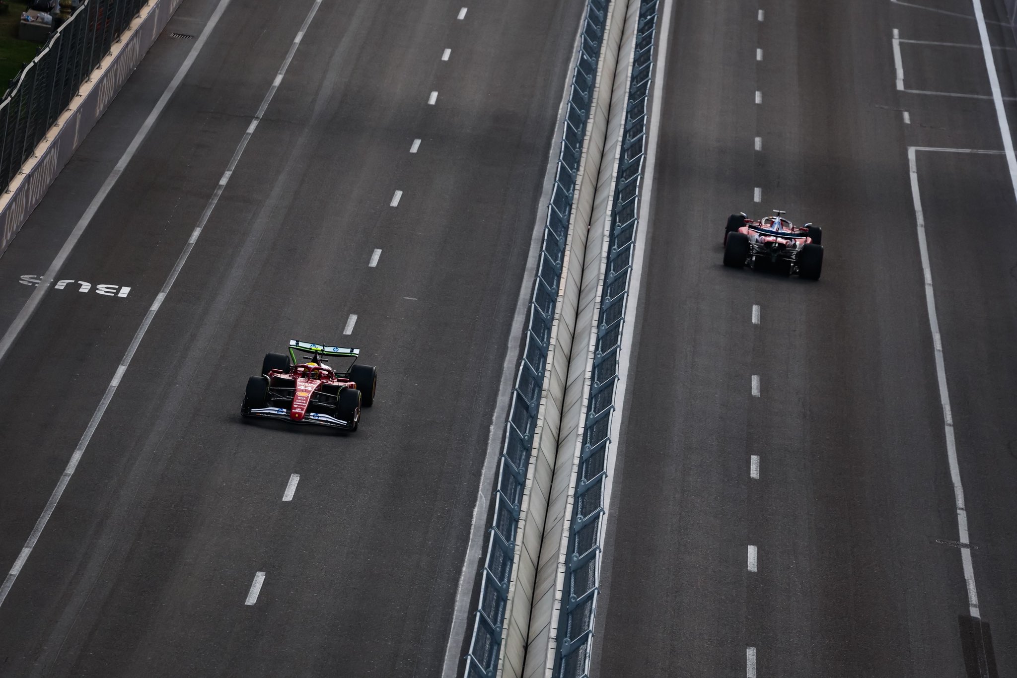 Hamilton lidera 1-2 de Ferrari en la FP2 del GP de Azerbaiyán; Norris choca y Colapinto es 20°