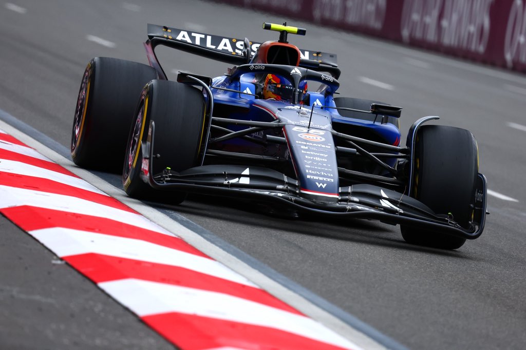 Sainz destaca «orgullo» y celebra el podio en Azerbaiyán: «Mejor de lo esperado»