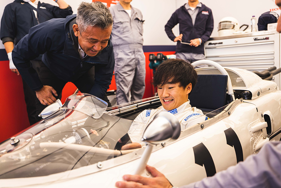 Honda homenageia 1ª vitória na F1 e escala Tsunoda para pilotar carro histórico no México