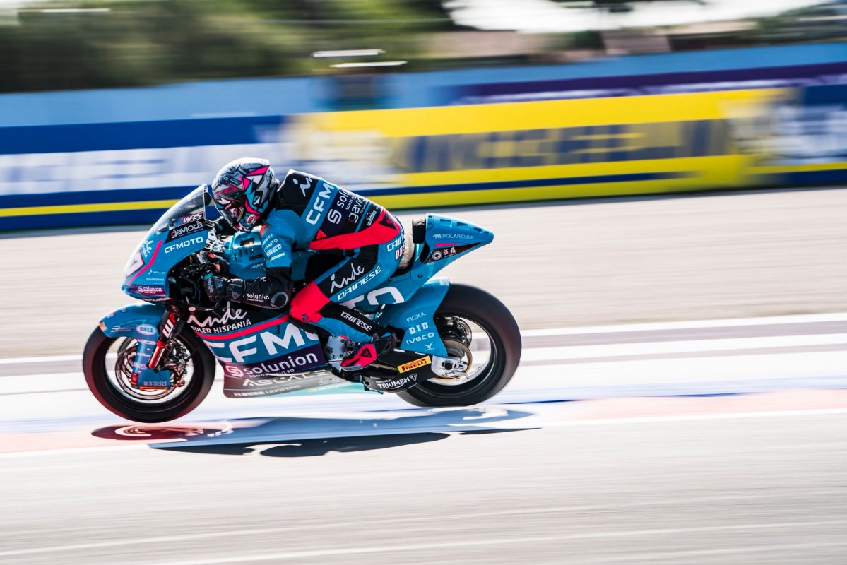 Holgado bate recorde, supera Vietti e crava pole da Moto2 em Misano. Moreira é 6º