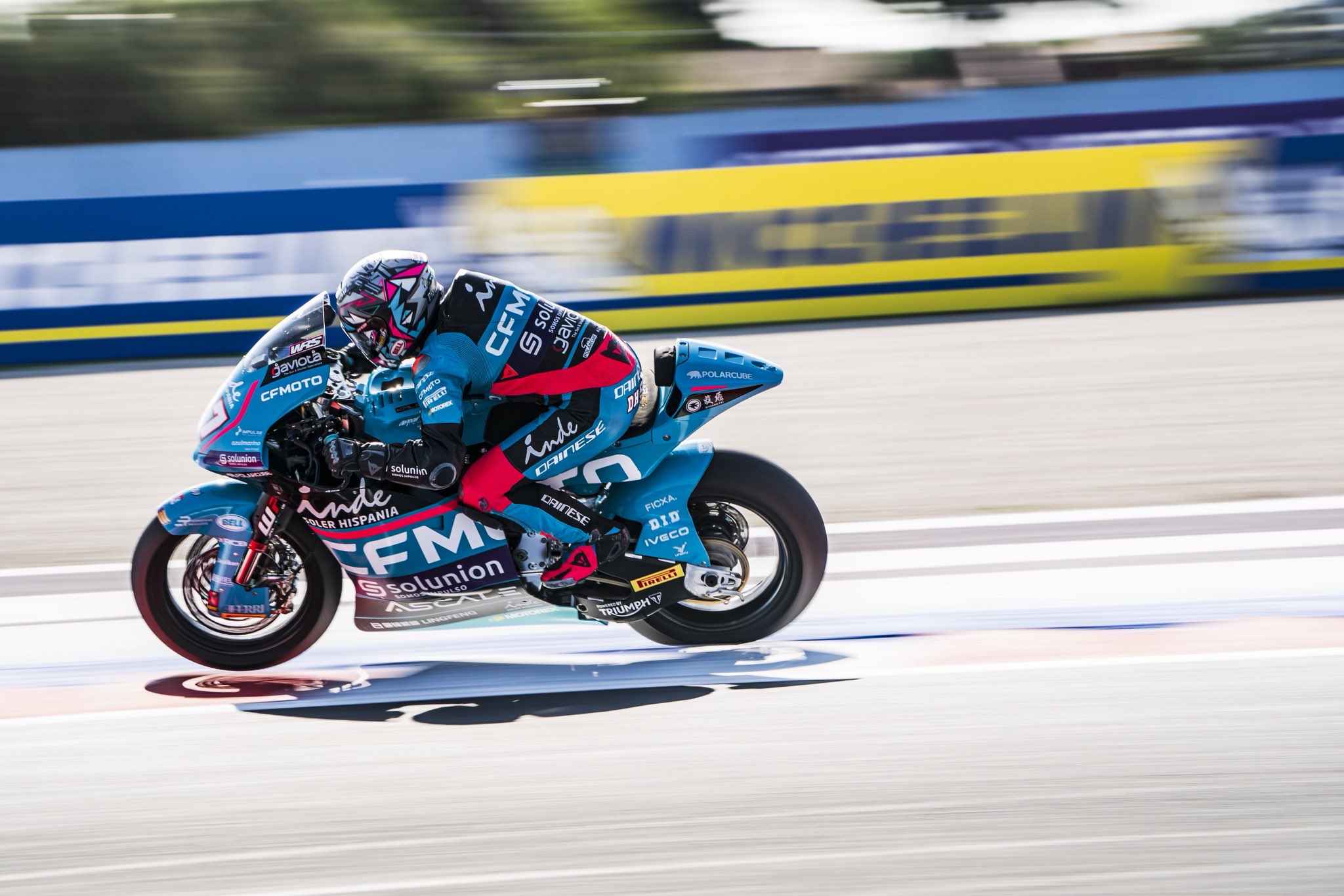 Holgado bate recorde, supera Vietti e crava pole da Moto2 em Misano. Moreira é 6º