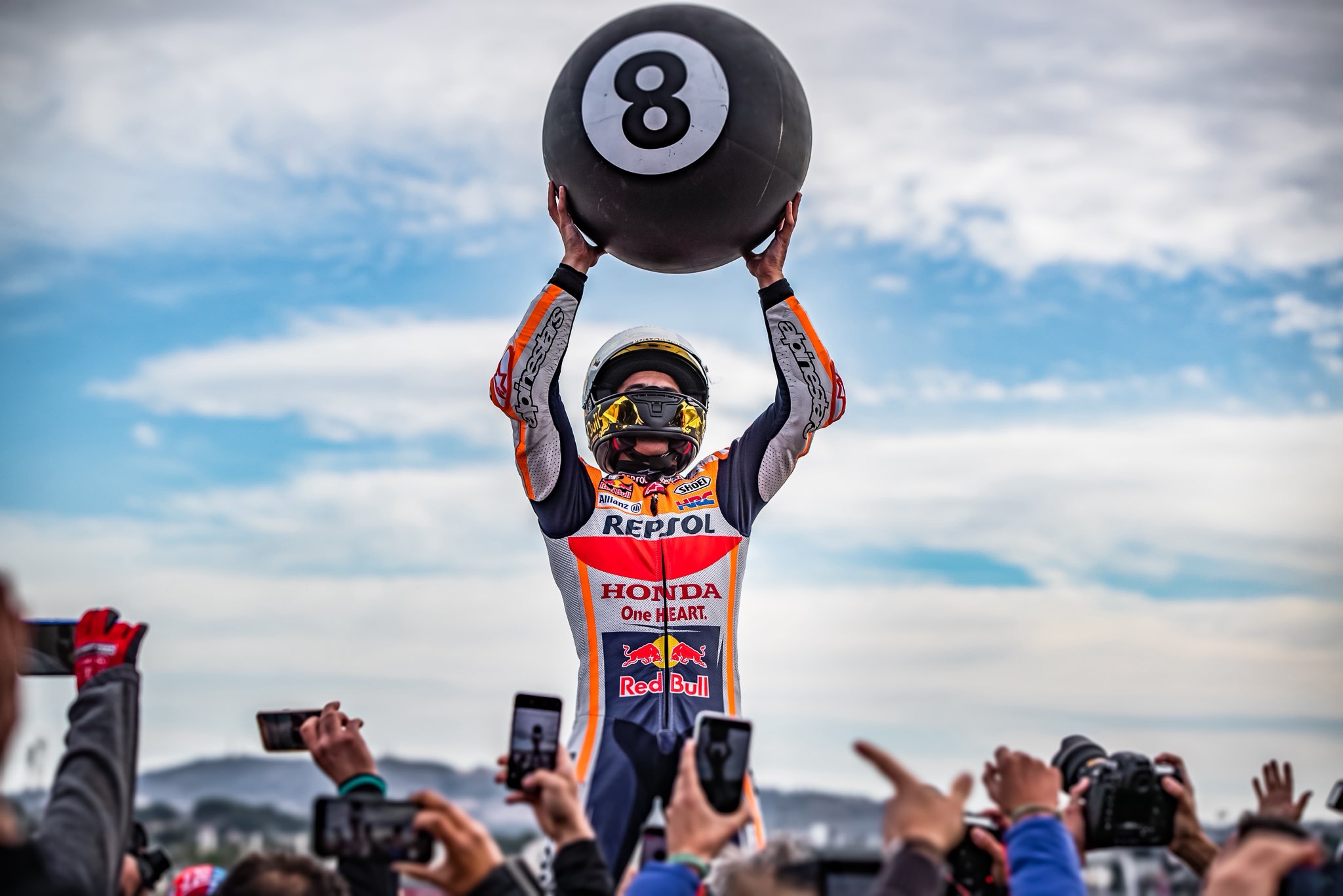 Honda resgata ‘Bola 8’ e celebra nono mundial de Marc Márquez: “Estamos felizes”
