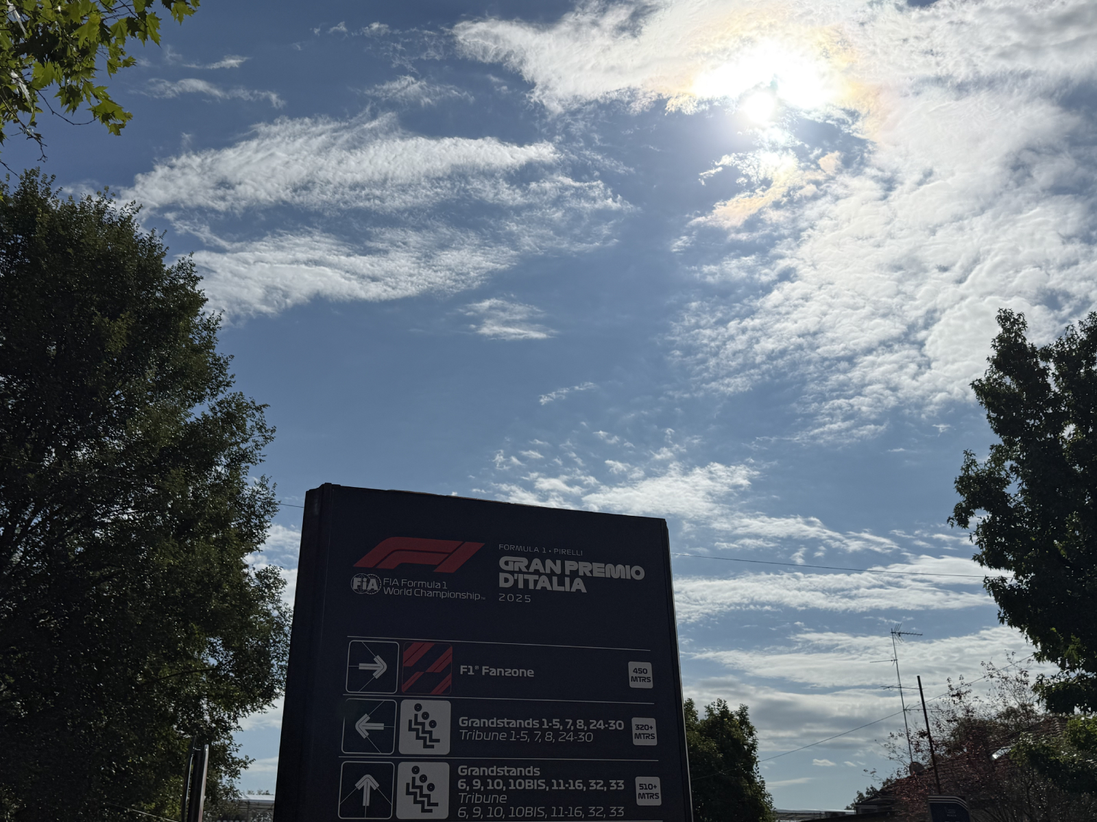Fórmula 1 realiza treinos livres do GP da Itália em sexta-feira ensolarada e de calor em Monza