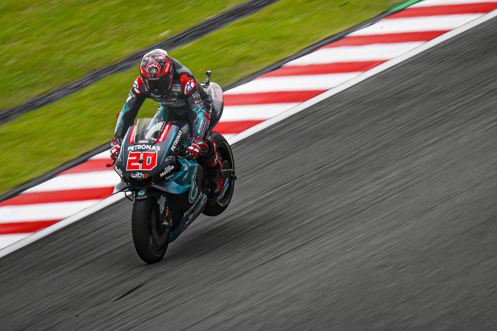 Yamaha presenteia Quartararo com primeira moto na MotoGP: “Voltou para casa”
