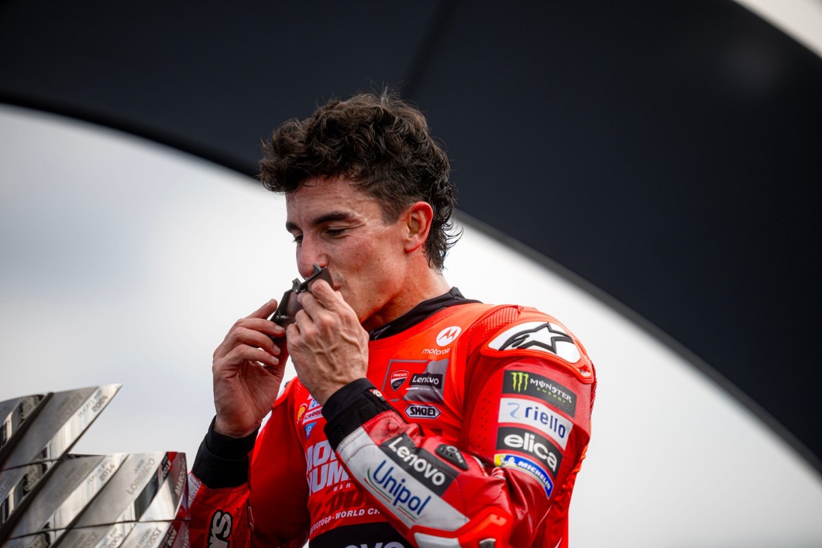 “Senna da MotoGP”: Sainz exalta domínio e põe Marc Márquez como “número 1”