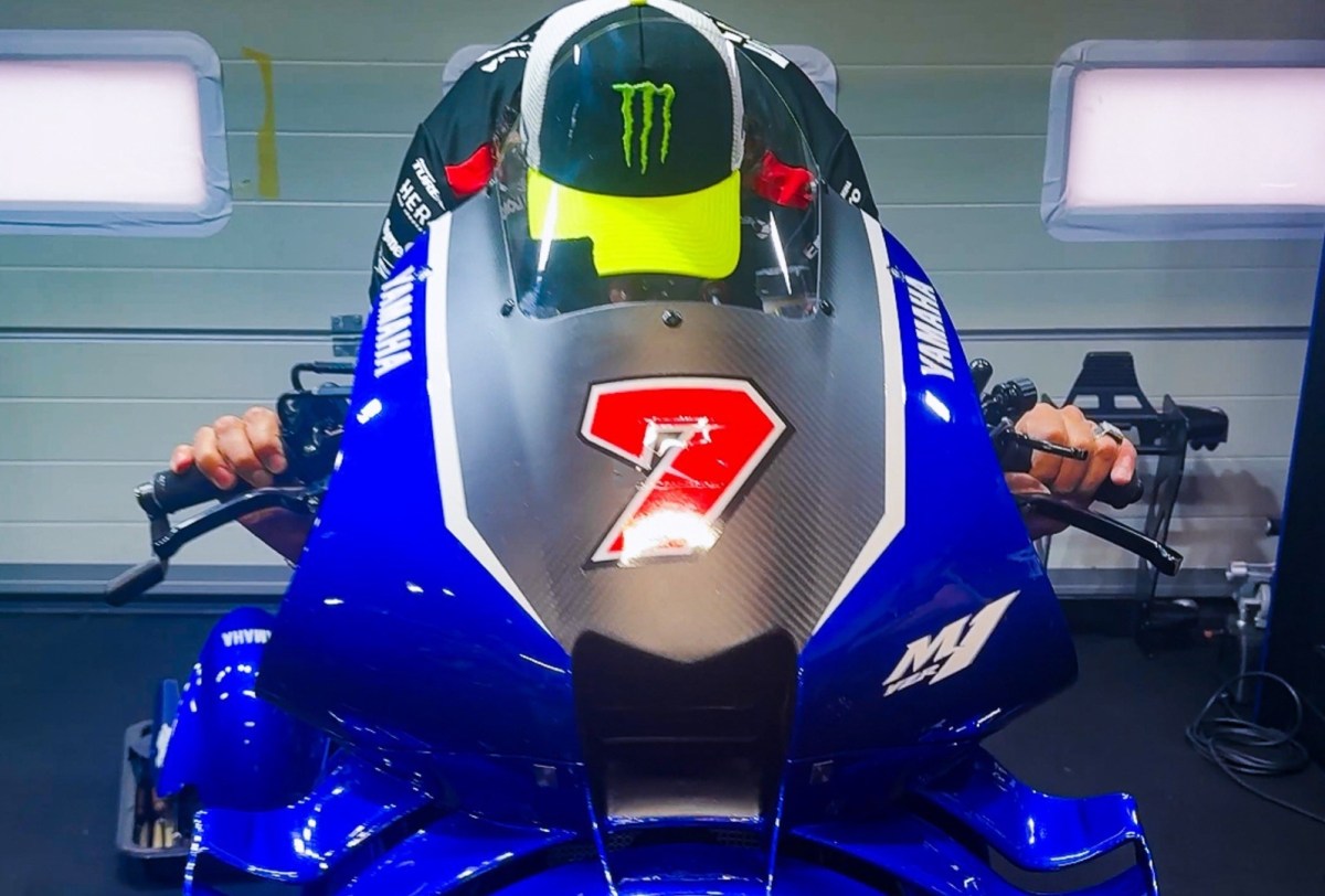 Rossi mata curiosidade e visita box da Yamaha em Misano para ‘provar’ YZR-M1 V4