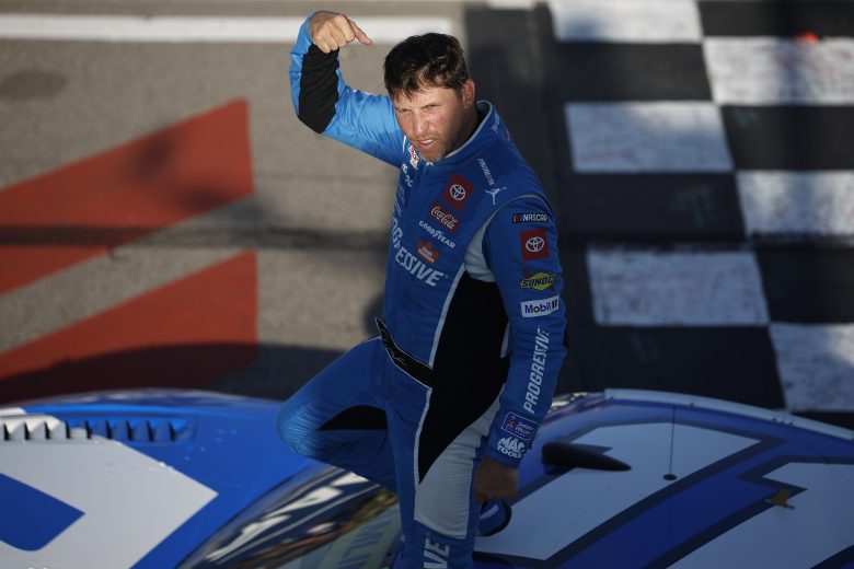 Hamlin puxa 1-2 da Joe Gibbs em Gateway e conquista 200ª vitória da Toyota na Nascar