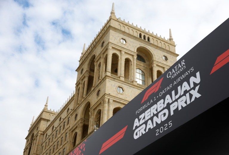 A Fórmula 1 desembarcou em Baku, onde disputa o GP do Azerbaijão, 15ª etapa da temporada 2026