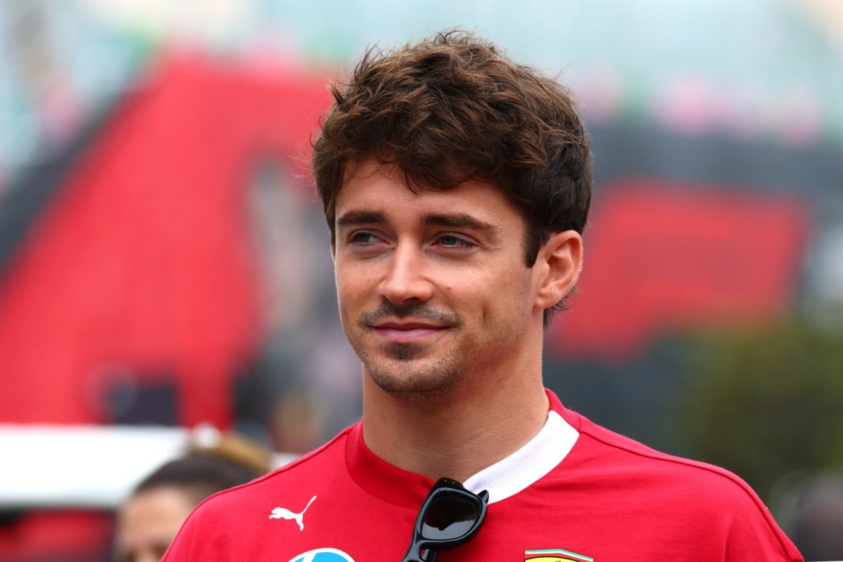 Leclerc aponta McLaren como “time a ser batido” em Baku e vê Ferrari como 3ª força